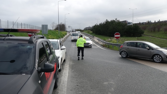 Dur ihtarına uymadı, polise çarptı