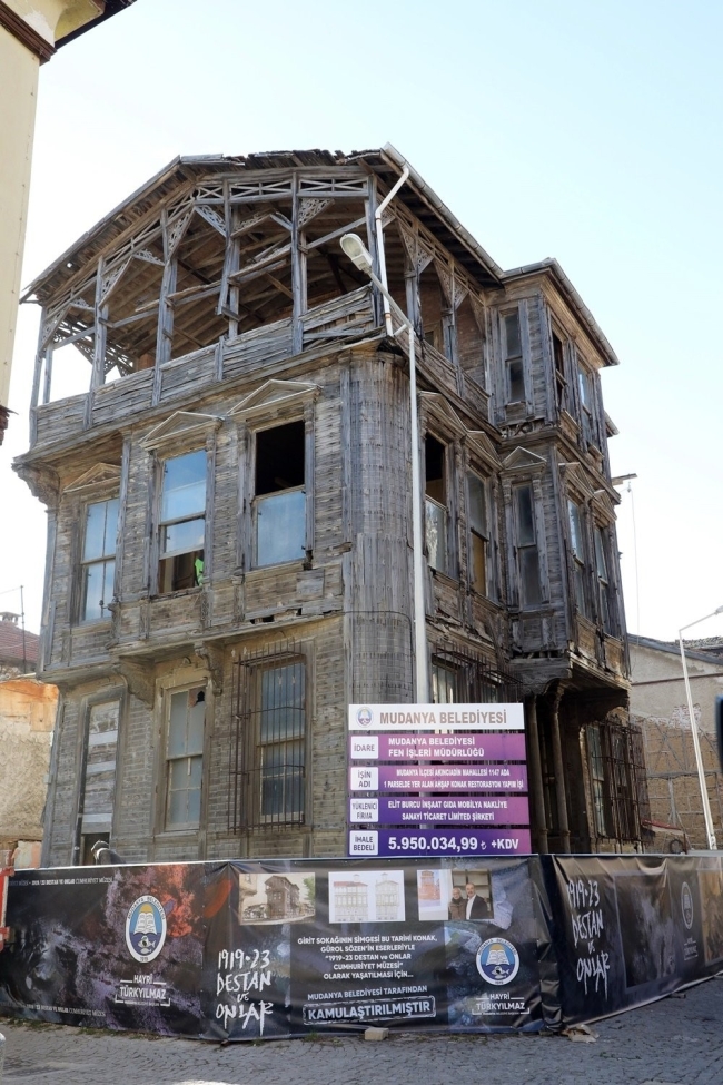 Bursa'da tarihi bina restorasyonunda kaza!
