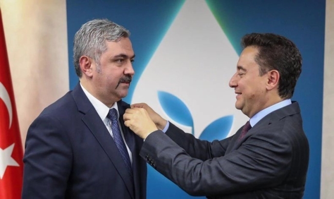 Önce BBP'den şimdi de DEVA Partisi'nden istifa etti!