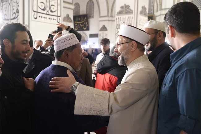 Diyanet İşleri Başkanı Erbaş Ulu Camii'de namaz kıldırdı
