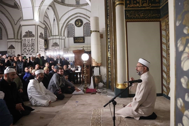 Diyanet İşleri Başkanı Erbaş Ulu Camii'de namaz kıldırdı