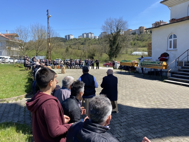 Ünlü oyuncunun anne ve babası son yolculuğuna uğurlandı
