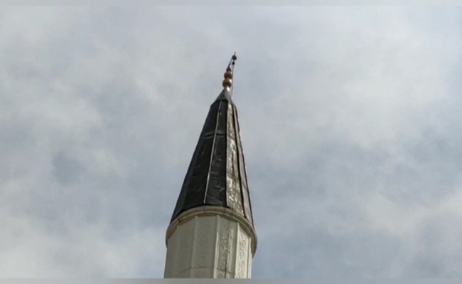 Mardin'de minareye yıldırım isabet etti