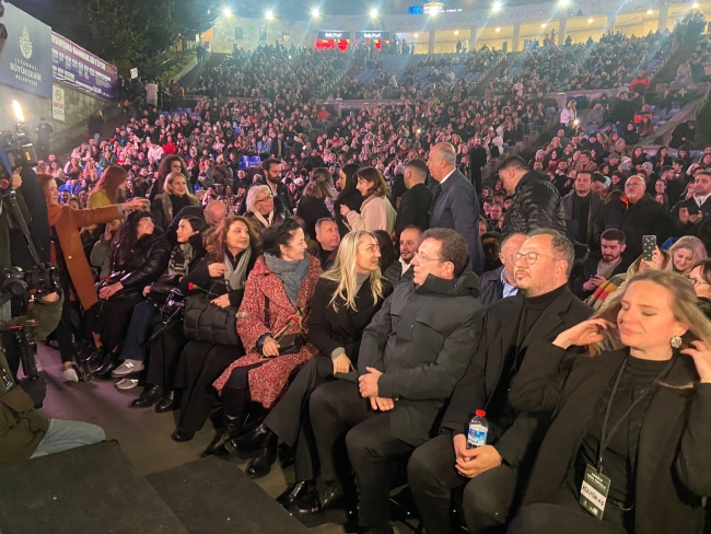 Harbiye tiyatrosu depremzede kız öğrenciler için açıldı