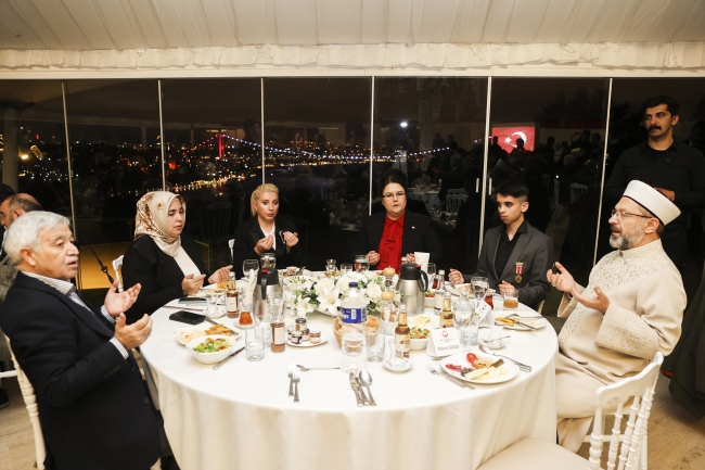 Başkan Ali Erbaş, şehit yakınları ve gazilerle buluştu