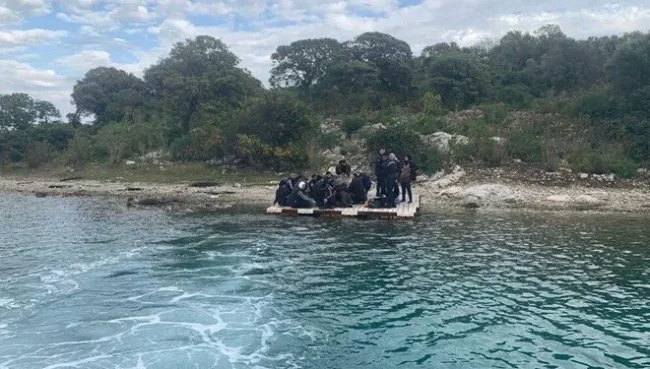 Göçmenler ''Yunanistan'' diye ''Küçükada''ya bırakıldı