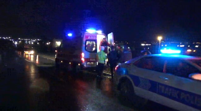 Silivri'de otomobil bariyerlere çarptı: 2 yaralı