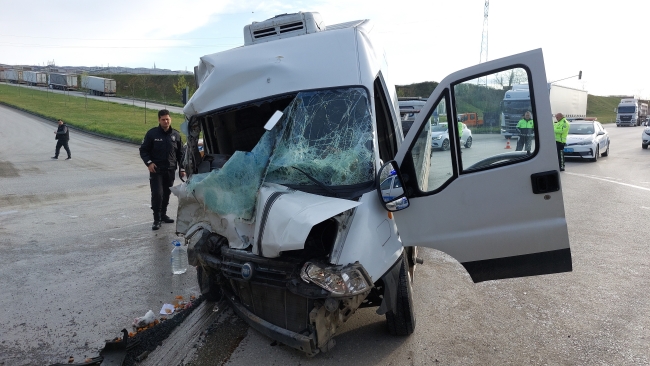 Depremzede ailenin aracı tırla çarpıştı: 5 yaralı
