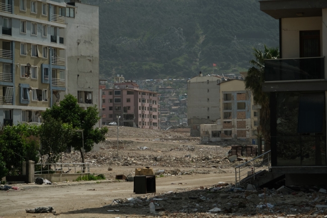 Binalar yerini meydanlara bıraktı