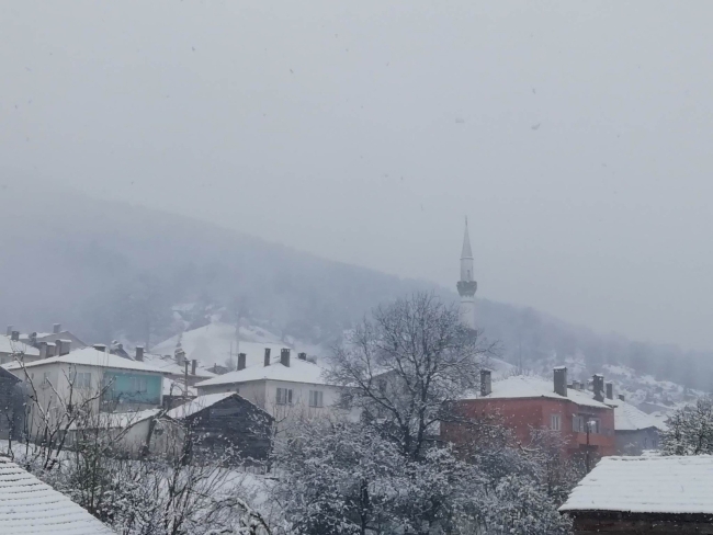 Nisan ayının ortasında Uludağ'a kar yağdı