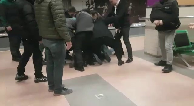 Bursa'da metro istasyonunda "Müzik" kavgası