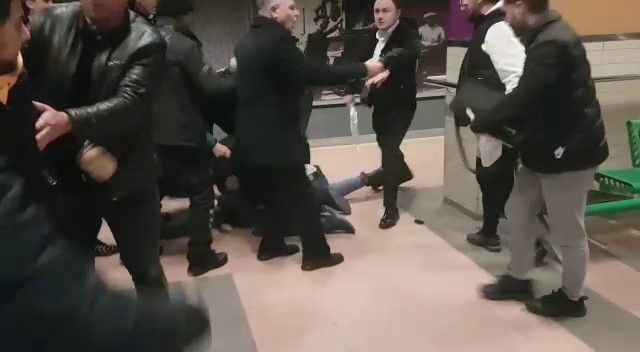Bursa'da metro istasyonunda "Müzik" kavgası