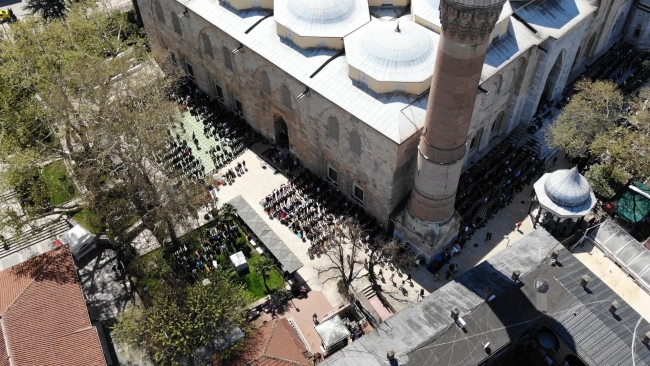Ramazan ayının son cuması Ulucami doldu taştı