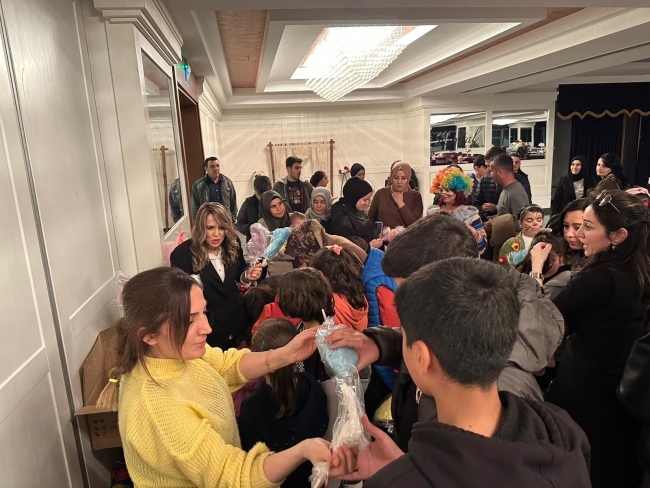 Bursa'da anlamlı iftar! "Dünyayı iyilik kurtaracak"