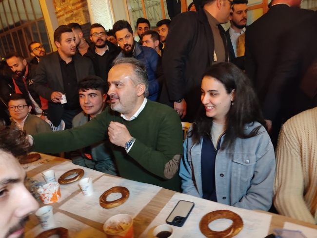 Bakan Varank Bursa'da gençlerle sahur yaptı