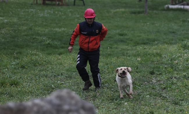 Depremin kahramanları böyle yetiştiriliyorlar