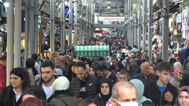 Tarihi Uzun Çarşı’da bayram yoğunluğu
