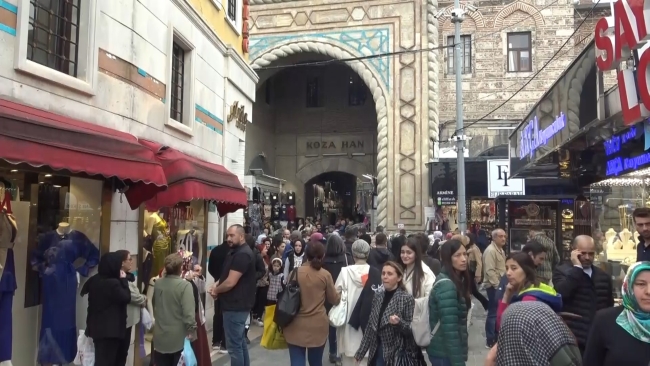 Tarihi Uzun Çarşı’da bayram yoğunluğu