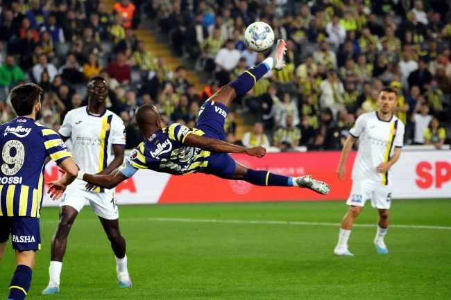 Fenerbahçe 6 puan farkla zirve takibini sürdürdü