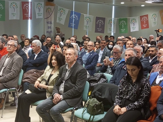Yeşil Sol Parti'den Bursa'da halaylı tanıtım