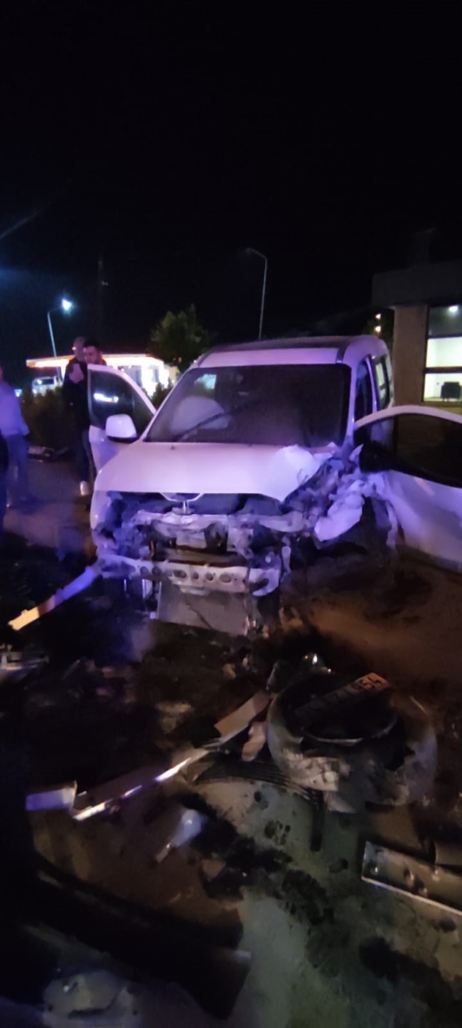 Kuşadası'nda trafik kazası: 3 yaralı