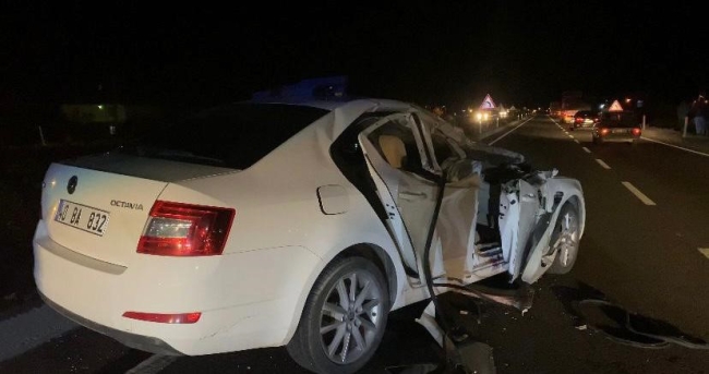 Otomobil, kamyonete arkadan çarptı: 1’i ağır 2 yaralı