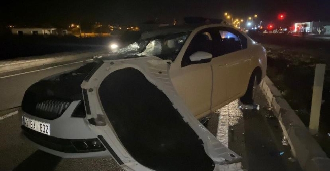 Otomobil, kamyonete arkadan çarptı: 1’i ağır 2 yaralı