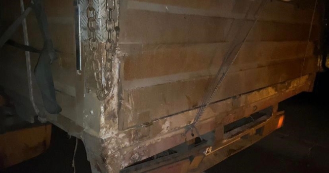Otomobil, kamyonete arkadan çarptı: 1’i ağır 2 yaralı