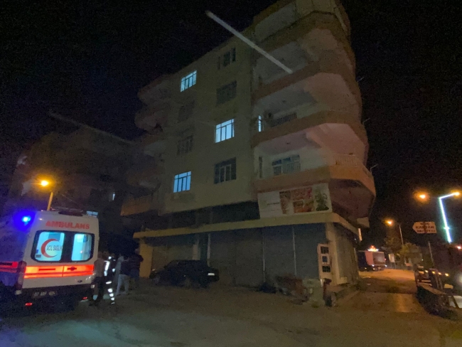 Evde çıkan yangında 1 kişi dumandan etkilendi