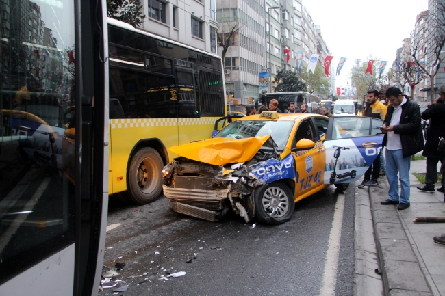 İstanbul'da servis minibüsü dehşet saçtı
