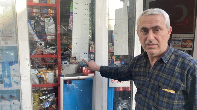 Motosikletli saldırganlar bakkala kurşun yağdırdılar