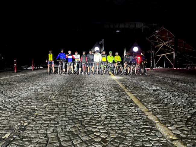 Bursa'da bisiklet tutkunları Uludağ’a pedal çevirdi