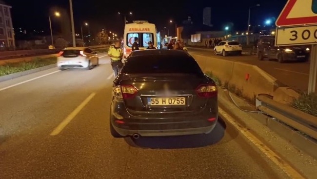 Samsun’da kontrolden çıkan araç bariyerlere çarptı: 3 yaralı