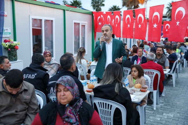 Büyükşehir'den minik depremzedelere bayramlık