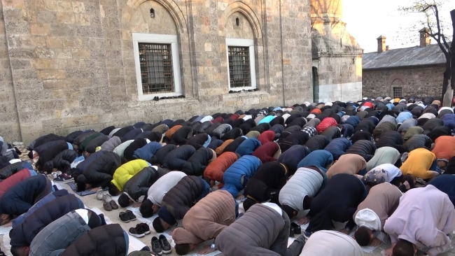 Bursalılar Ulu Camii'ye akın etti