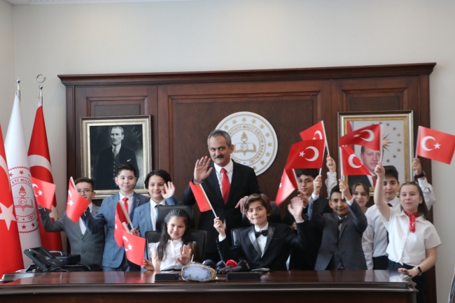Bakan Özer, koltuğunu Kaan Can'a devretti
