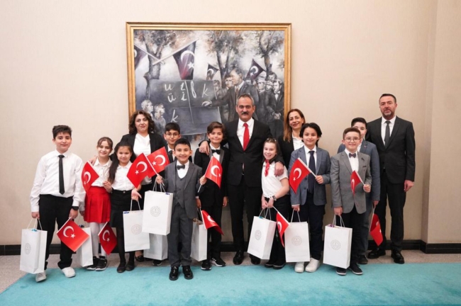 Bakan Özer, koltuğunu Kaan Can'a devretti
