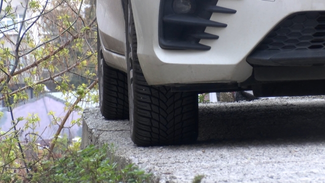 Beyoğlu'ndaki metruk binada korkutan otopark