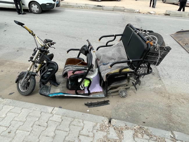 Otomobilin çarptığı elektrikli bisikletin sürücüsü öldü
