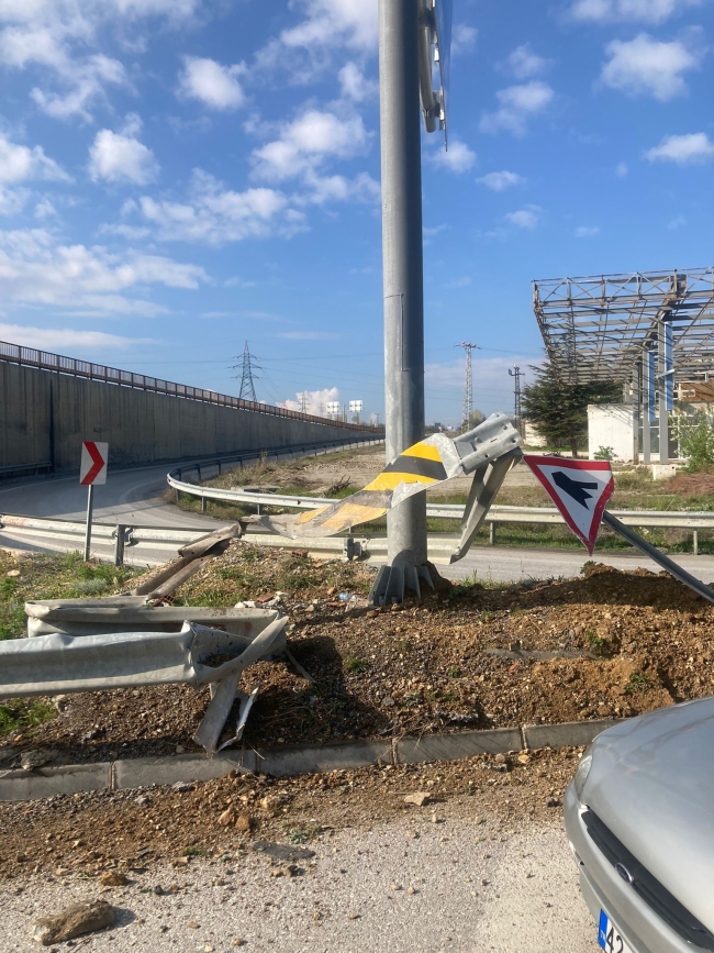 Afyonkarahisar'da minibüs devrildi