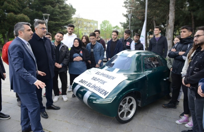 Yıldırım belediye başkanı Oktay Yılmaz TEKNOFEST'TE gençlerle buluştu