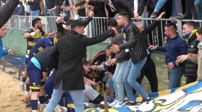 Futbolcu ve taraftarlar ölümden döndü