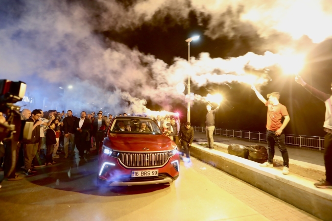 Bakan Varank'a Bursa'da meşaleli karşılama