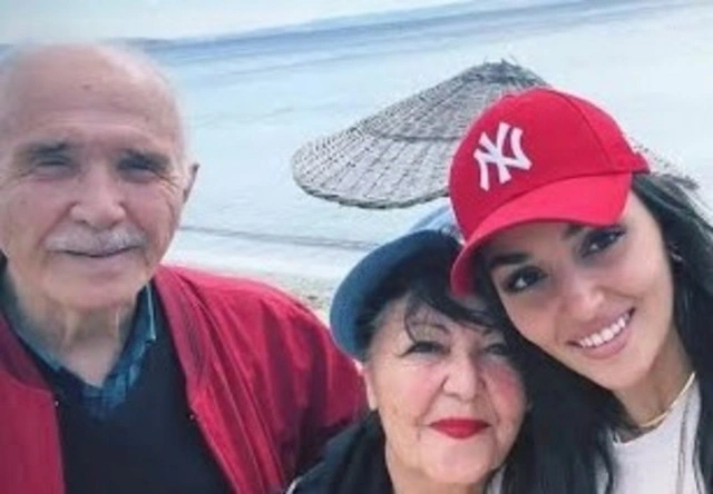Hande Erçel'in dedesi hayatını kaybetti