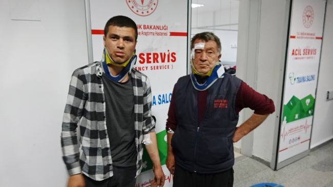 Otomobil bariyere çarpıp alev aldı: 3 yaralı