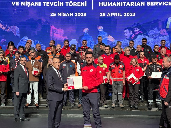 Devlet Üstün Fedakârlık Madalyası alan ekibe tebrik