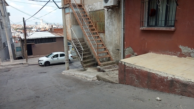 İzmir’de kadın cinayeti! Çocuğunun önünde öldürdü