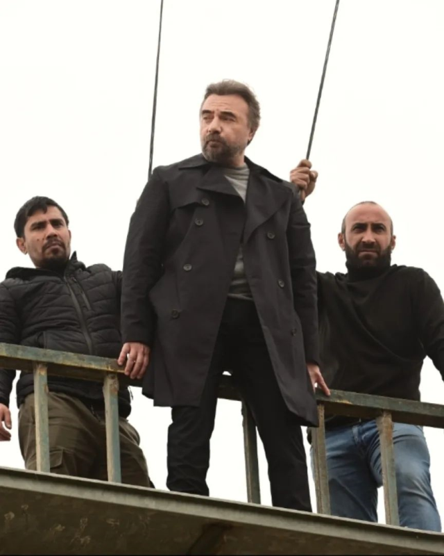 Senaryo gereği tehlikeyi göze aldı