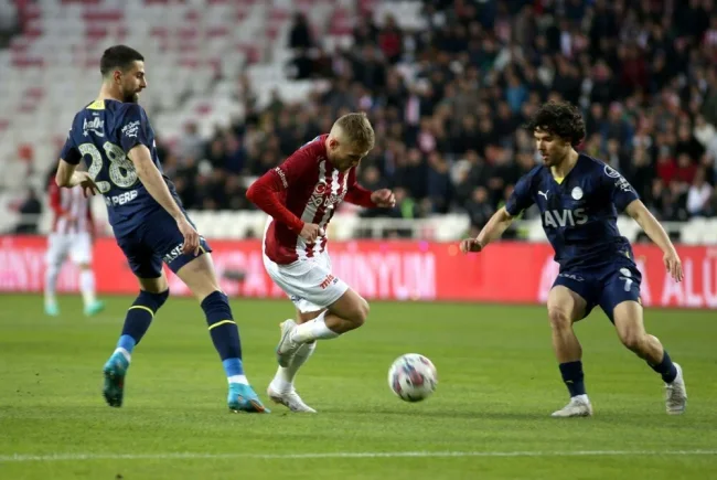 Fenerbahçe zirve yolunda hata yapmadı