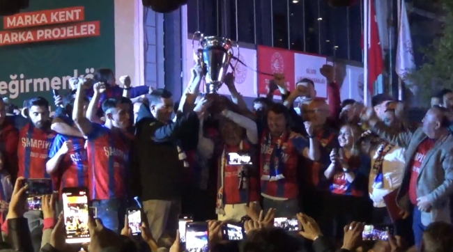 Silivrispor şampiyonluğu kutladı